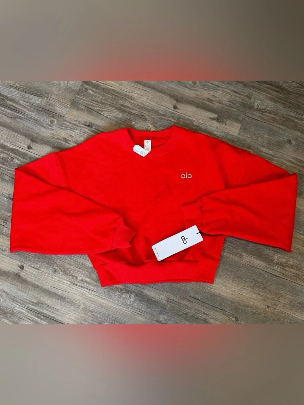 ALO Yoga Cropped Accolade Crewneck Sweater in colour Bright Red - Picture 2 of 2